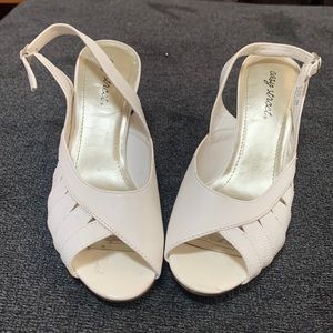 Easy street white heels size 9